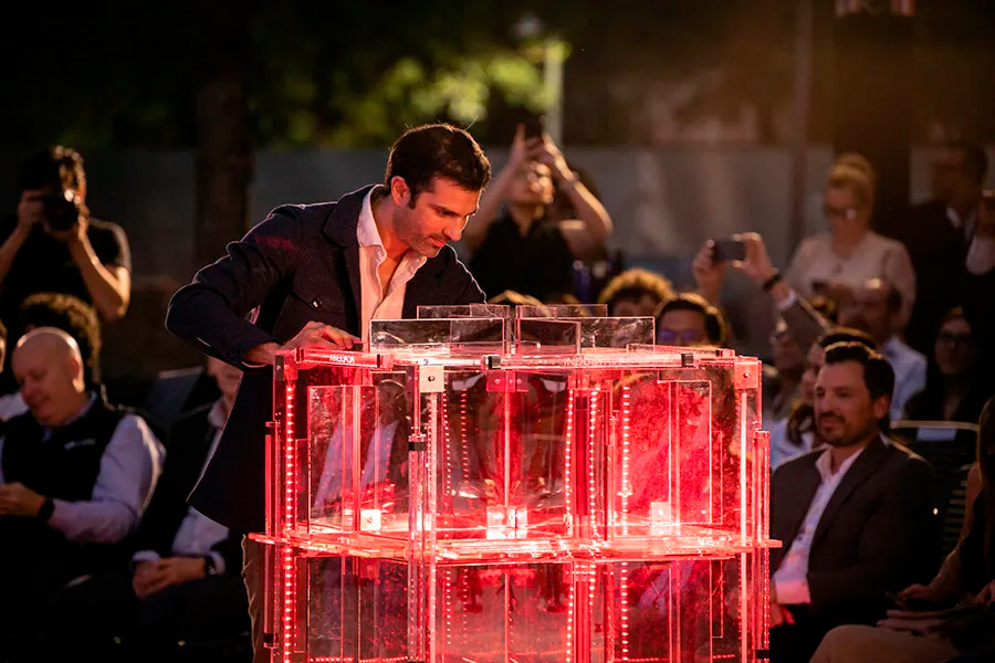 Representantes de empresarios, universidades, inversionistas y emprendedores colocaron la primera piedra. Foto: Alejandro Salazar