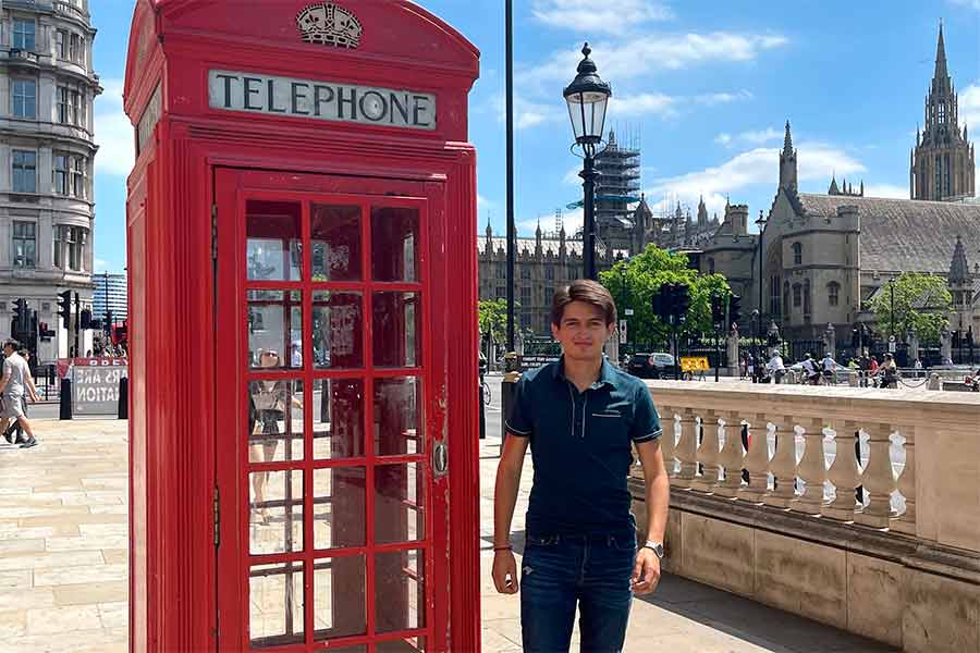 Durante su intercambio, Nahúm pudo visitar diversos países, como Inglaterra.