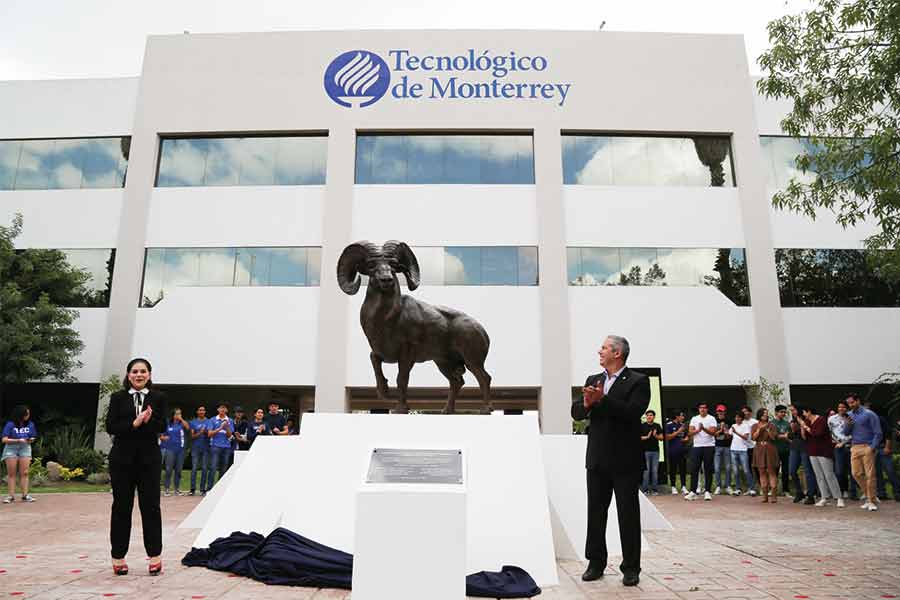 Develación escultura Borrego