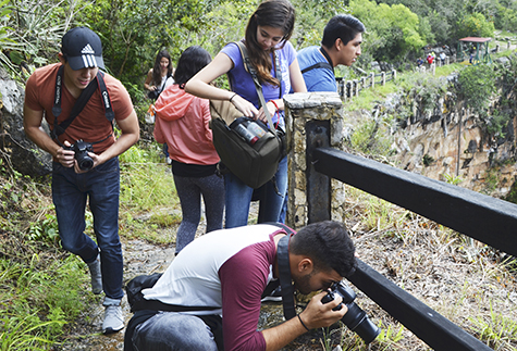 Alumnos realizaron una sesión fotográfica en la Sima de las Cotorras