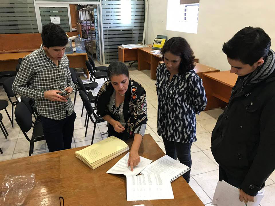 Alumnos buscando métodos de digitalización en Semana i.