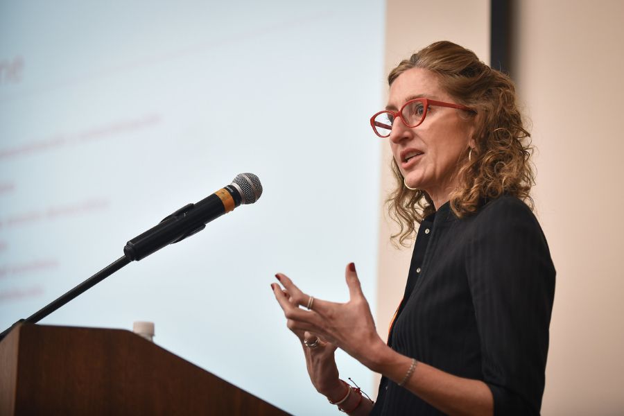 profesora tec en congreso la triada