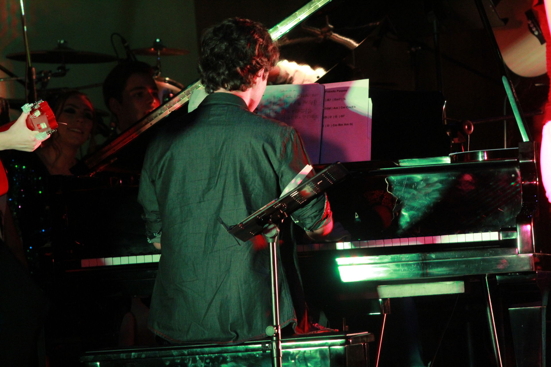 Erik tocando el piano