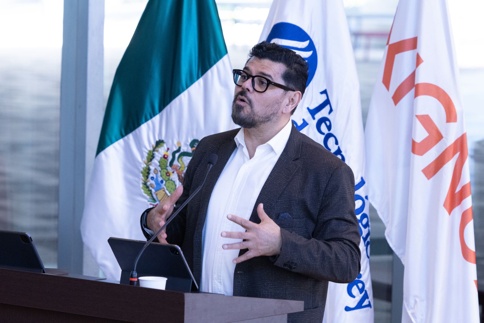 Ricardo Swain presentando el Xignux Challenge 2026