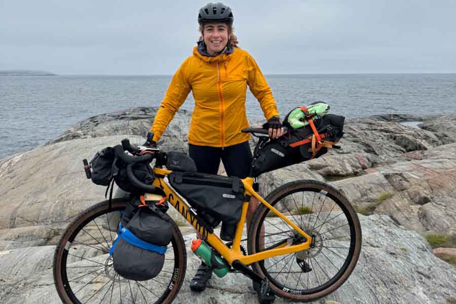 Andrea Dorantes en su trayecto por Europa en bicicleta