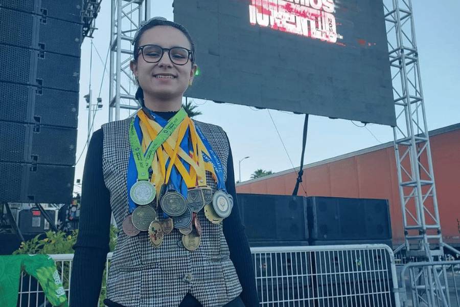 Ana Camila Cuevas González en Premios Juventud 2023