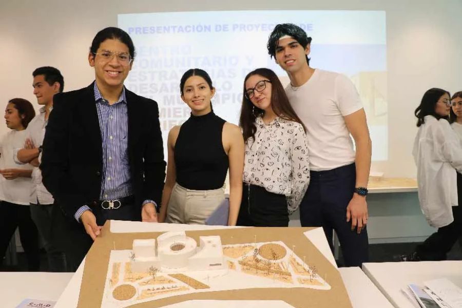 80 años que se miden en espacios que conectan y en generaciones que aprendieron que la arquitectura no es solo forma sino también es transformación.