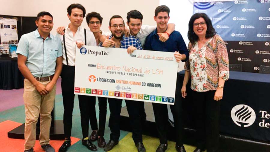 Los 5 jóvenes ganadores de la etapa local de líderes con sentido humano con su pase al nacional