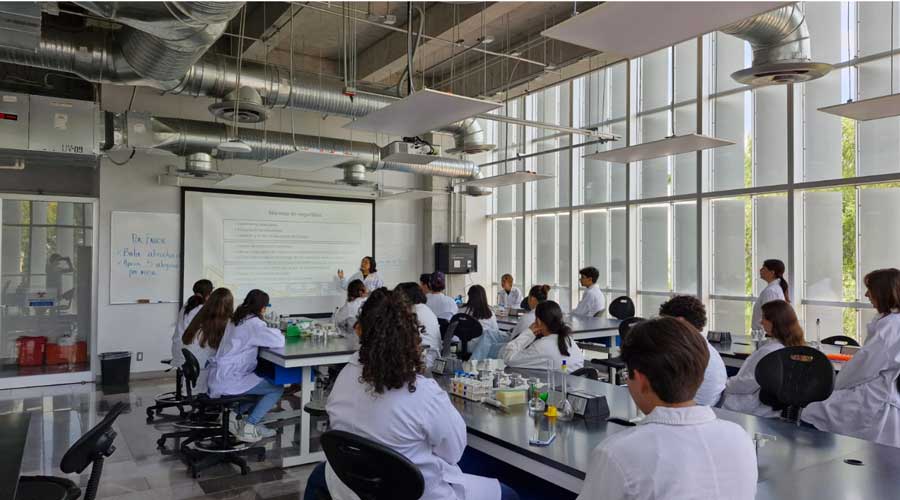 Estudiantes de biotecnología del Tec campus Querétaro, ganan oro en la competencia internacional BIOMOD 2025, llevada a cabo en Jilin, China.