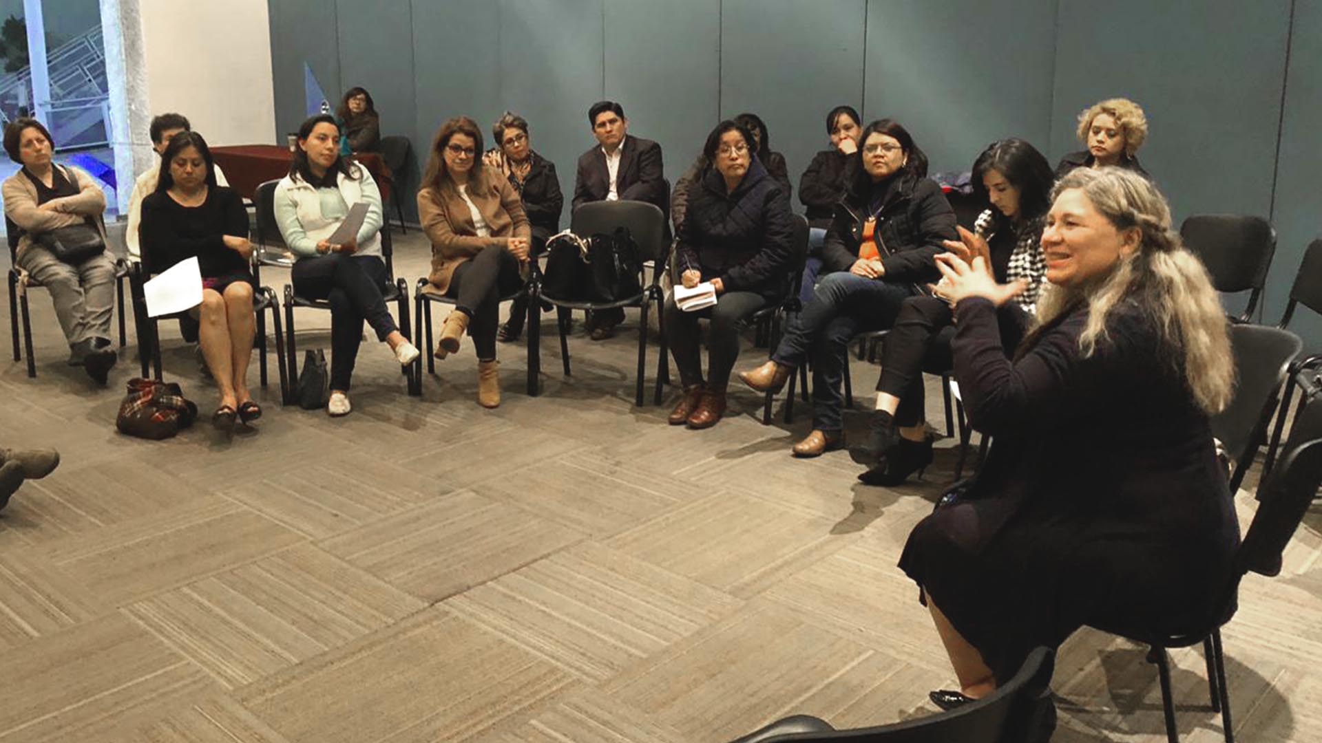 Café literario con perspectiva de género organizado por Maricruz Castro Ricalde. 