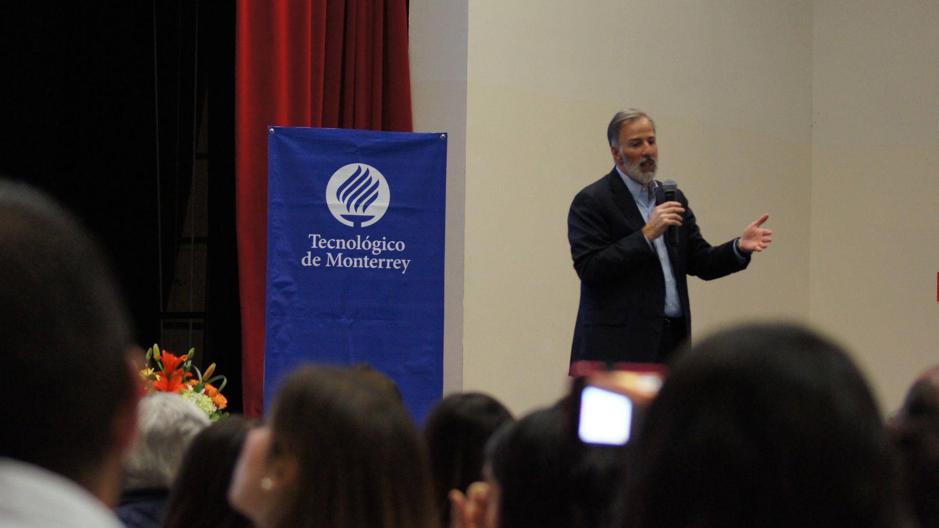 Meade en su conferencia