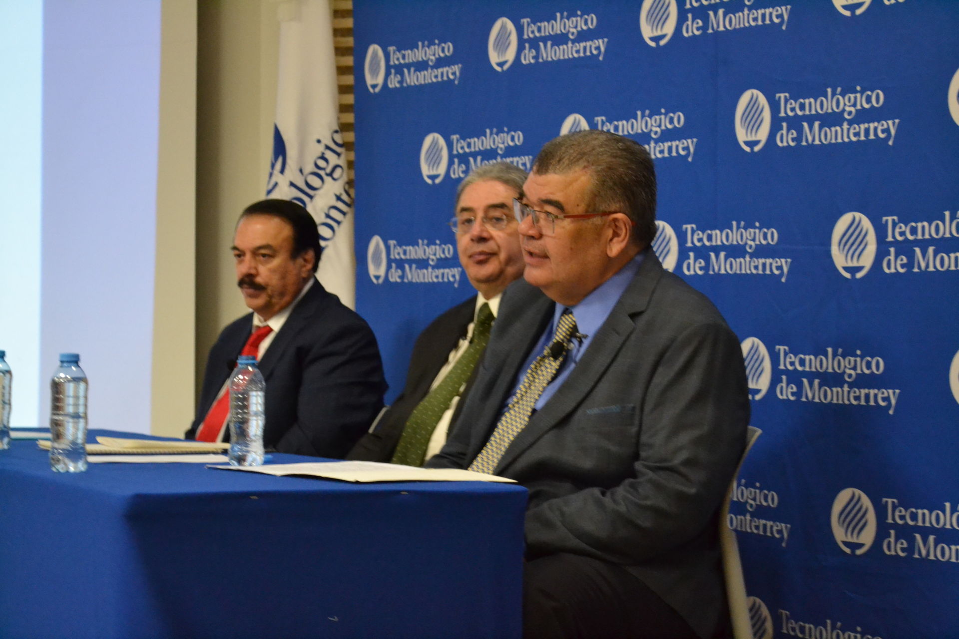 Héctor Huerta, Paco Barón y Emilio Fernando Alonso.