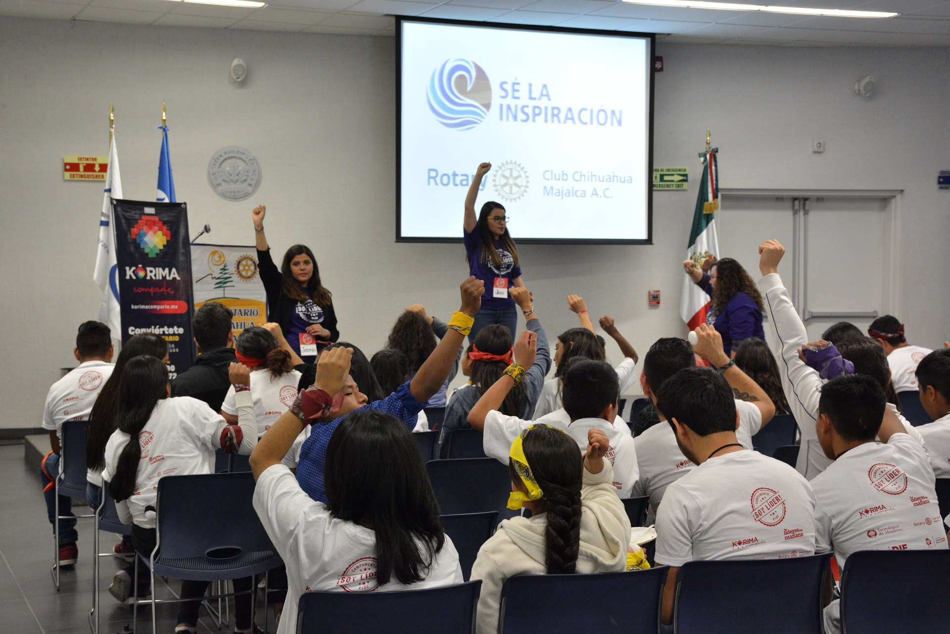 Los alumnos apoyaron a los jóvenes con actividades