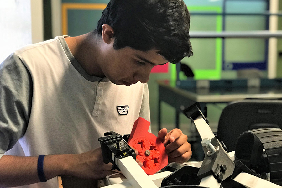 David Vilchis, alumno de Ingeniería Mecatrónica en el Tecnológico de Monterrey campus Toluca obtuvo el tercer lugar en la competencia internacional de robótica, Robofest 2019