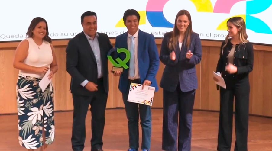 EXATEC Luis Alberto Bravo obtuvo el Premio Municipal de la Juventud por su trayectoria académica y compromiso con la sociedad. 