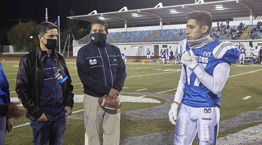 Alonso Hernández junto a Pascual Alcocer en el estadio Borregos de campus Querétaro