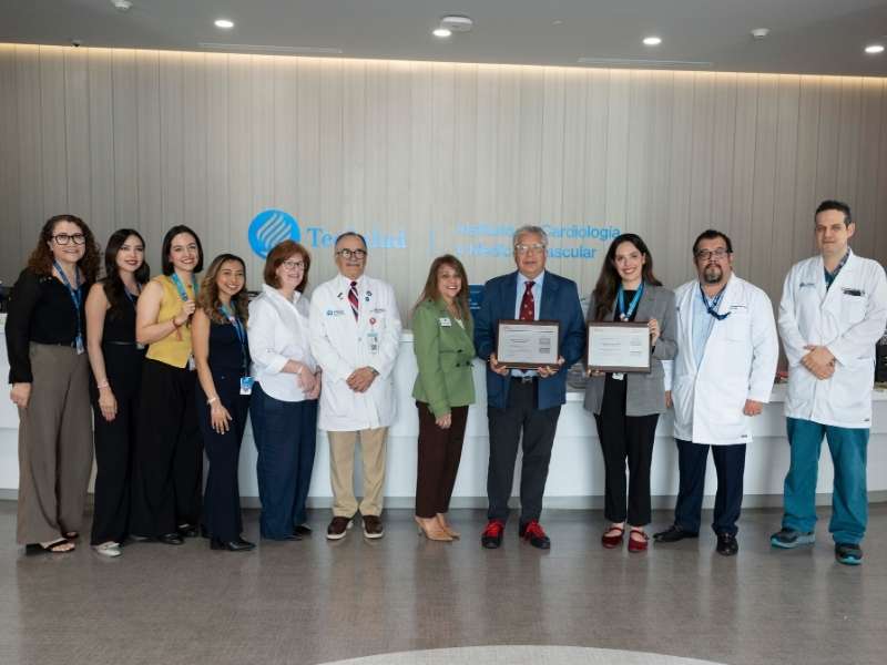 Equipo de TecSalud recibiendo los reconocimientos Get With The Guidelines