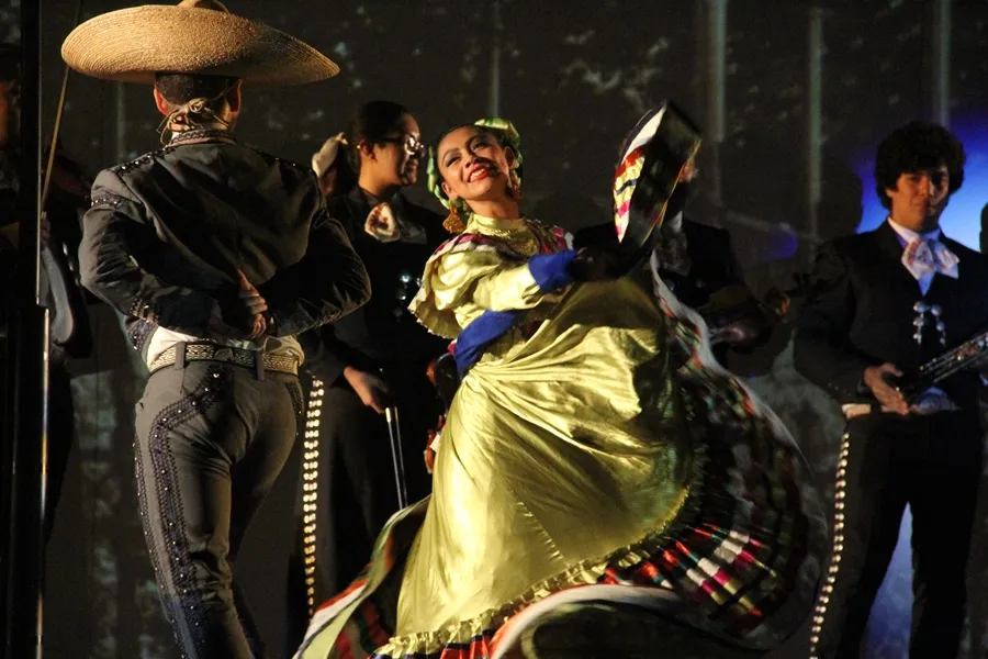 El grupo de baile folclórico “Estampas de México” aprovechará el periodo escolar para preparar su gira de verano a Europa.