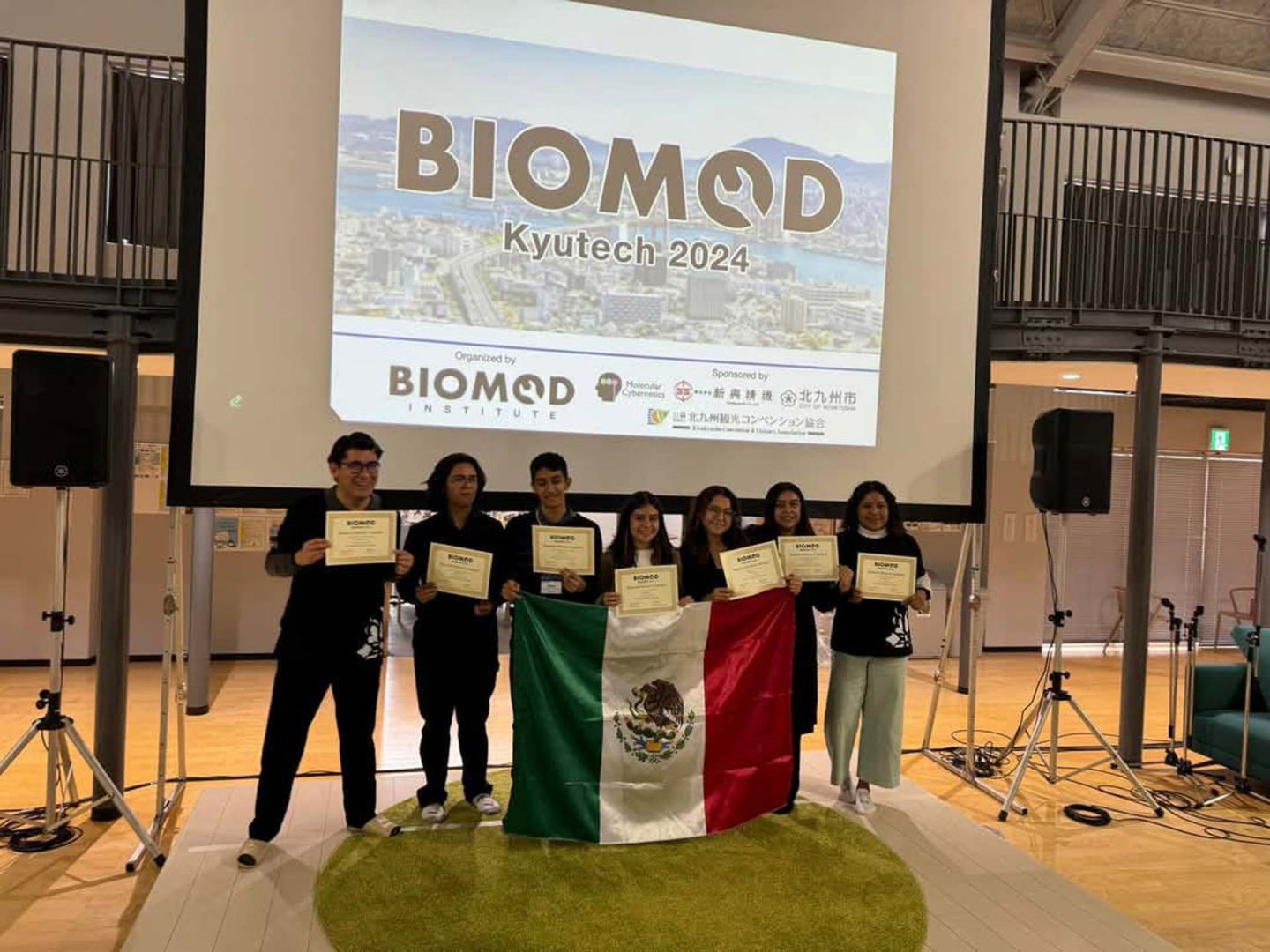 Estudiantes de biotecnologia en competencia internacional de biogenetica