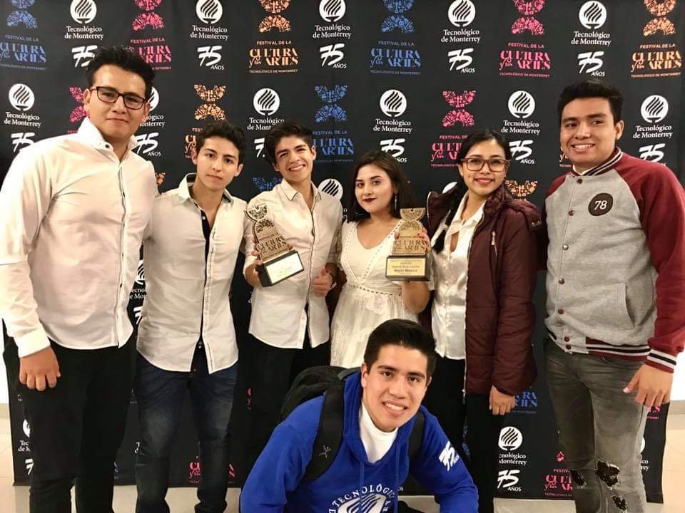 Raziel Flores, Daniel Ocaña, Mauricio Sánchez, Isabella Gargalo, Esbeidy Pérez, Sergio Suárez y Pablo Mendoza ganadores del Festival de la Canción Región Sur.