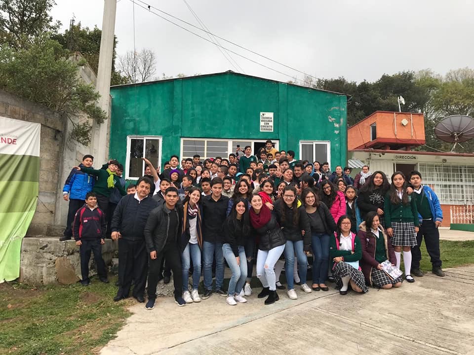 Pioneros del Cambio en conferencia con Secundaria 