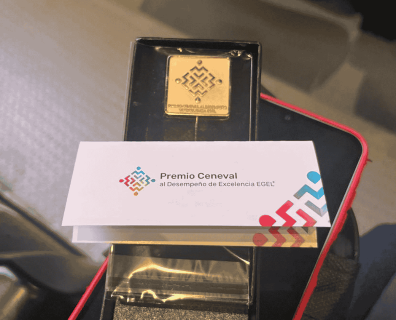 Fistol que reciben los acreedores al Premio Ceneval al Desempe&ntilde;o de Excelencia EGEL.