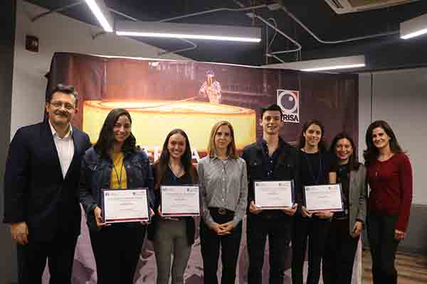 Ganadores Premio FRISA con directivos