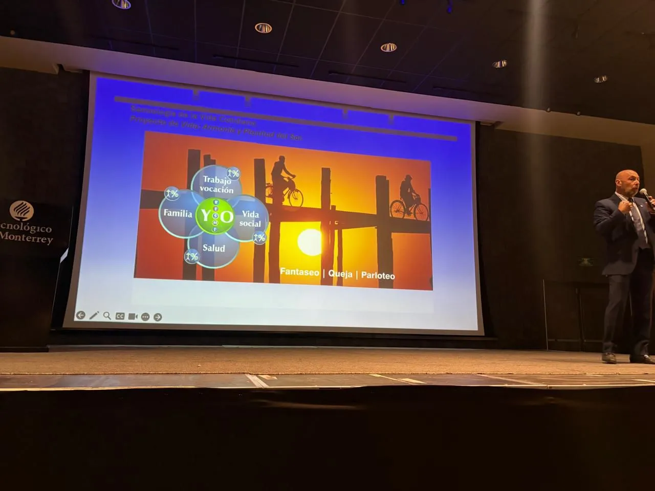 Gonzalo Monter presenta 4 esferas de vida