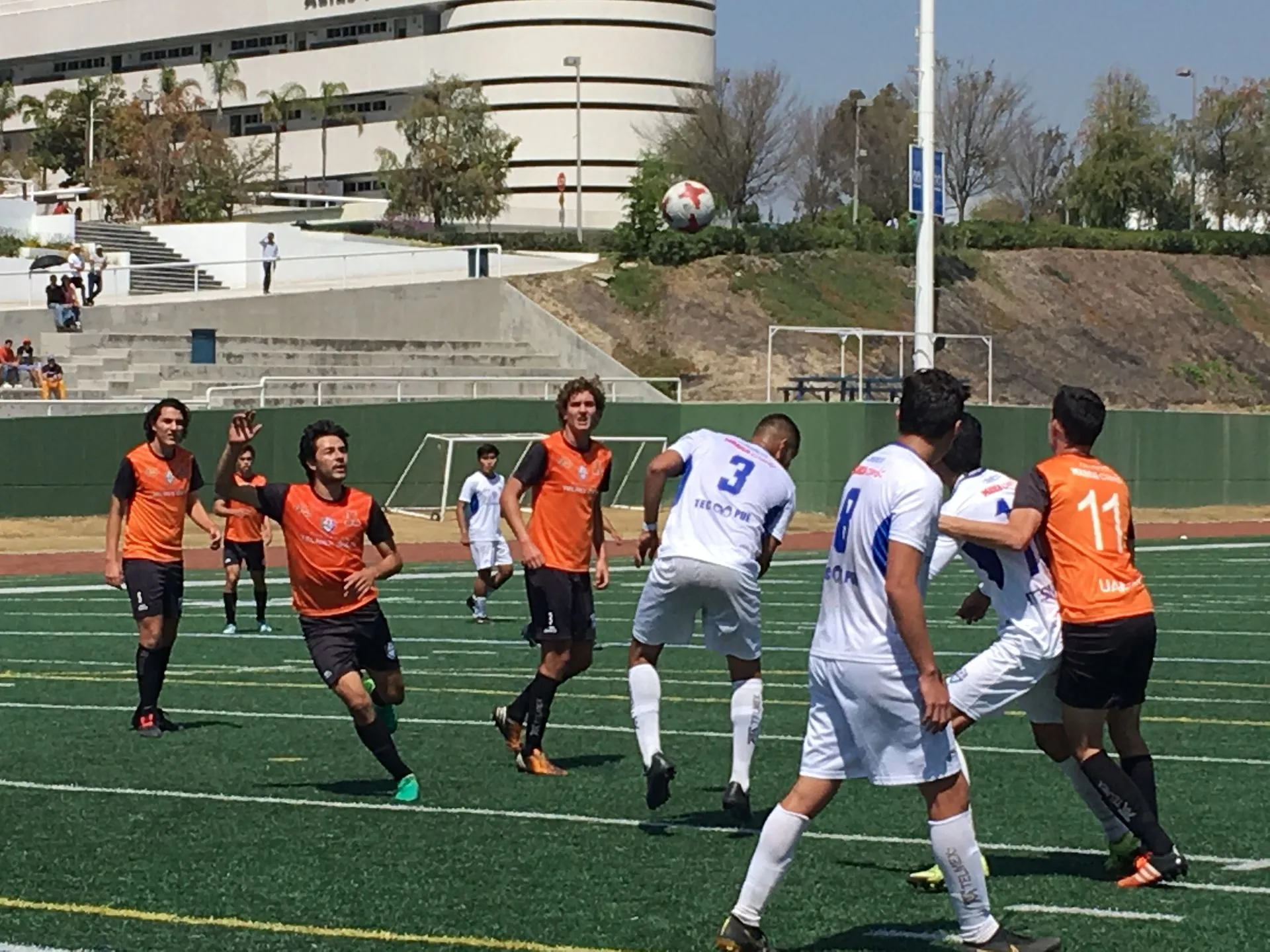 Leones y Borregos terminaron empatados a cero goles