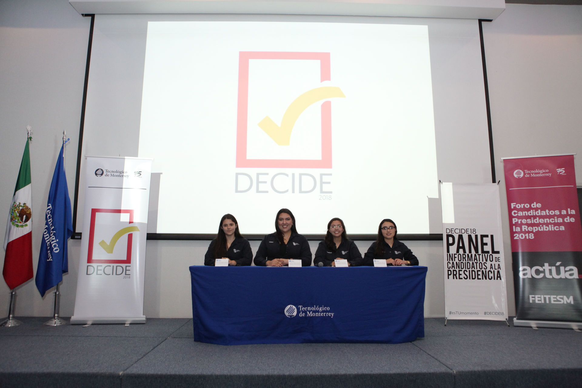 ❖	Las representantes del Comité Electoral de la Federación de Estudiantes y las coordinadoras del proyecto Decide 2018, en rueda de prensa informaron a los medios de comunicación sobre el panel a celebrarse el próximo 24 de abril en Querétaro.