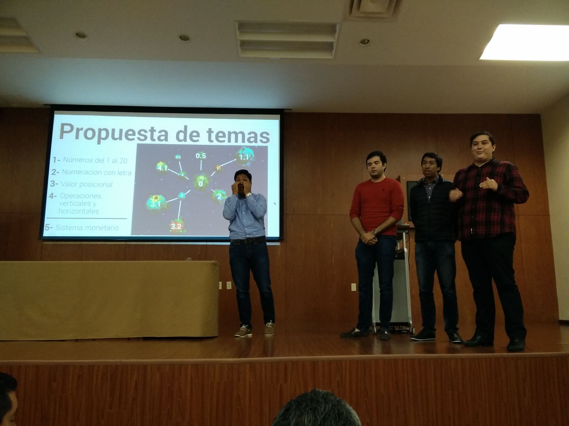 Alumnos de ISC durante la presentación final.