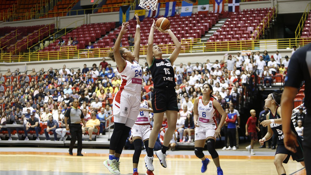 Ilse jugando contra Puerto Rico