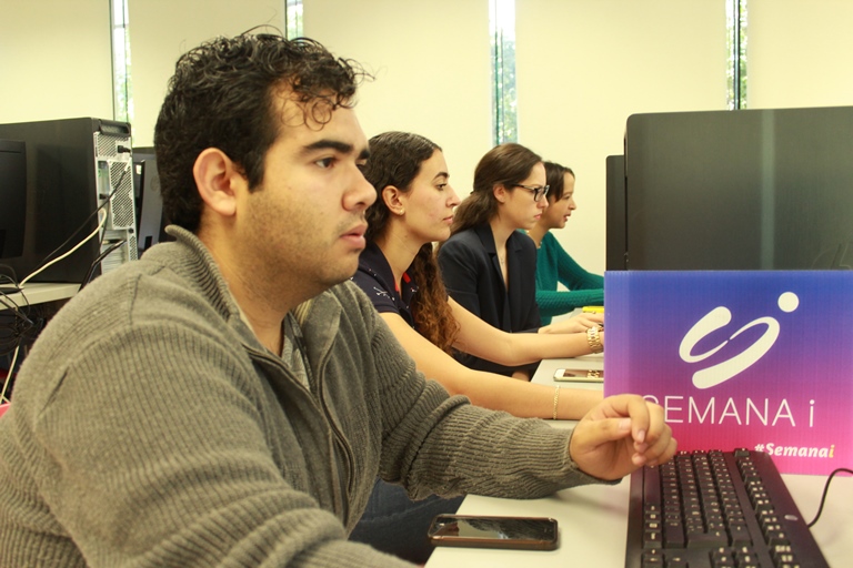 En el taller participaron alumnos de diversas ingenierías así como estudiantes de medicina.