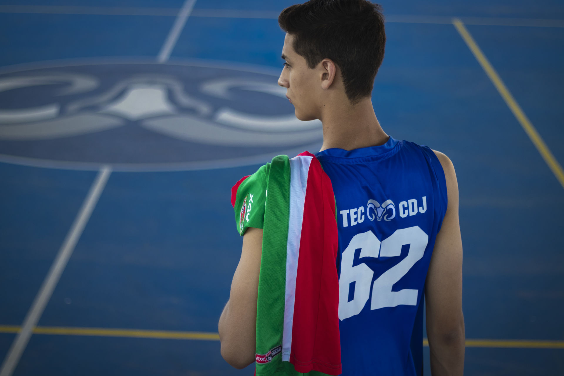 Juan Pablo Camargo con el uniforme del equipo de Borregos