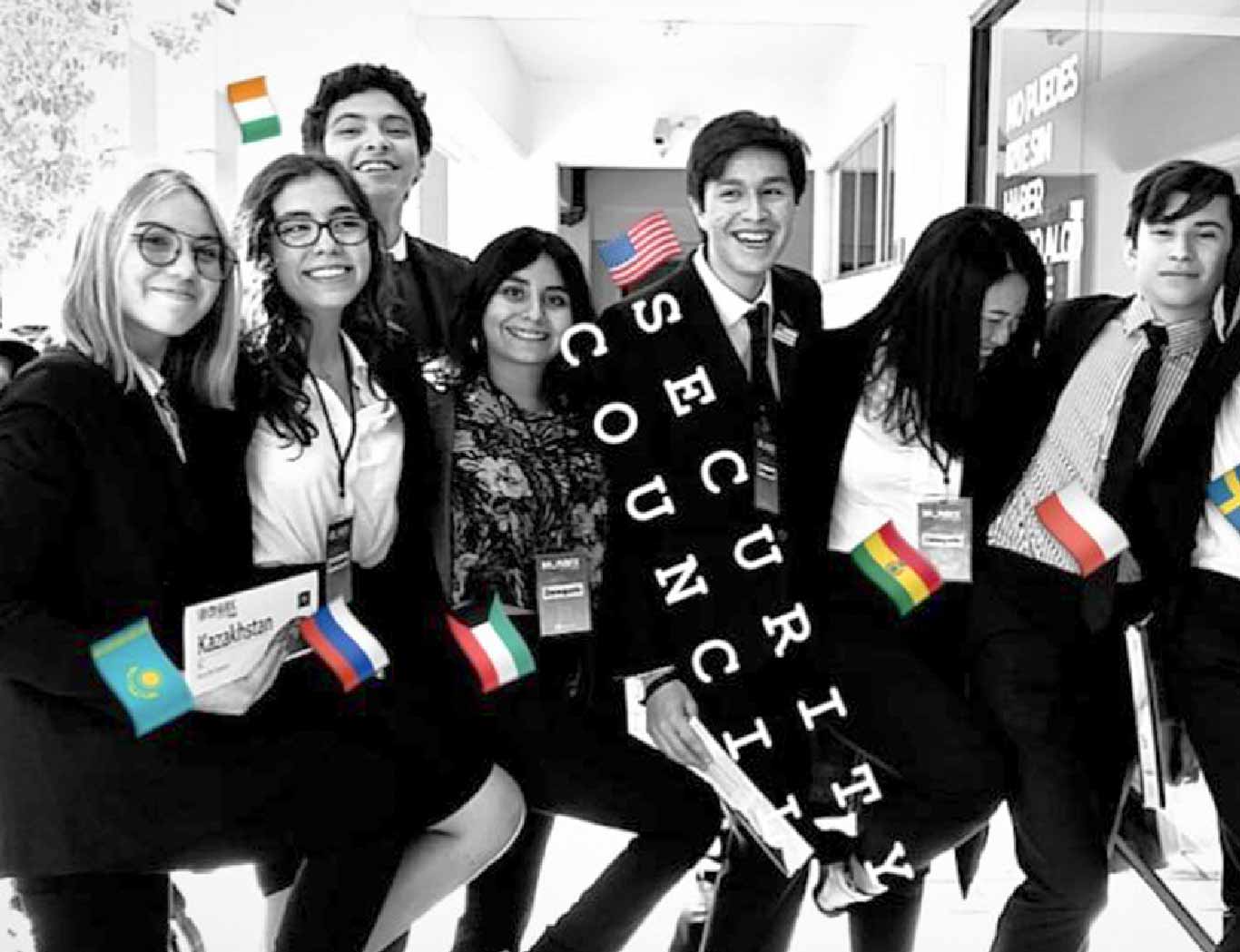 Jóvenes participan en Modelo de las Naciones Unidas