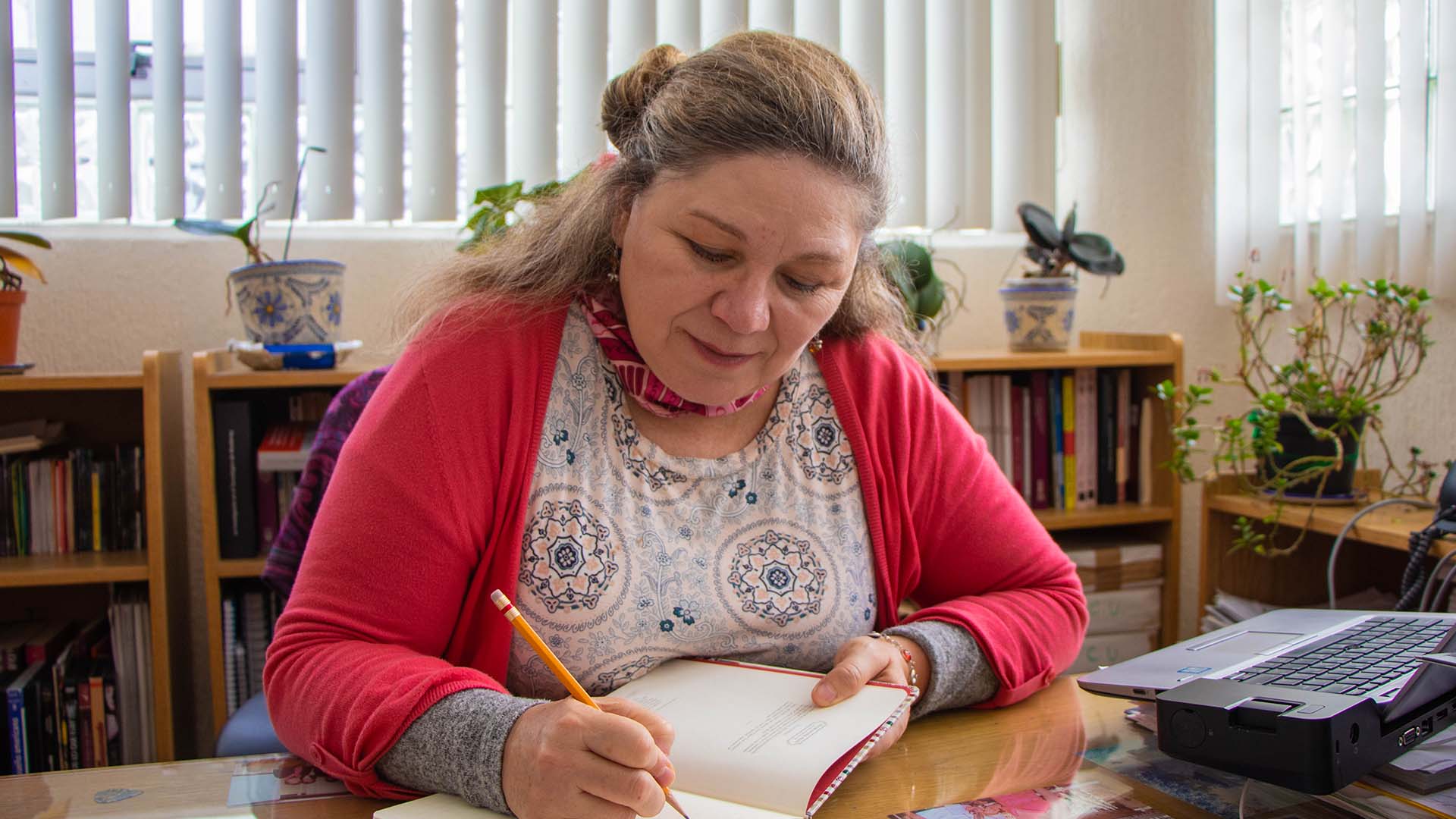 Letras mexicanas por el mundo: profesora gana cátedra internacional