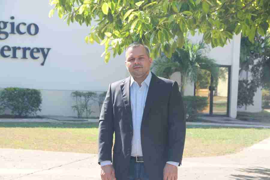 Othón ha desempeñado su puesto de líder de arte y cultura con gran dedicación