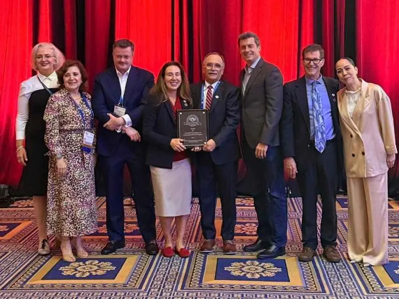 El equipo de ECMO de TecSalud, viajó a Washington D.C. para recibir el reconocimiento.