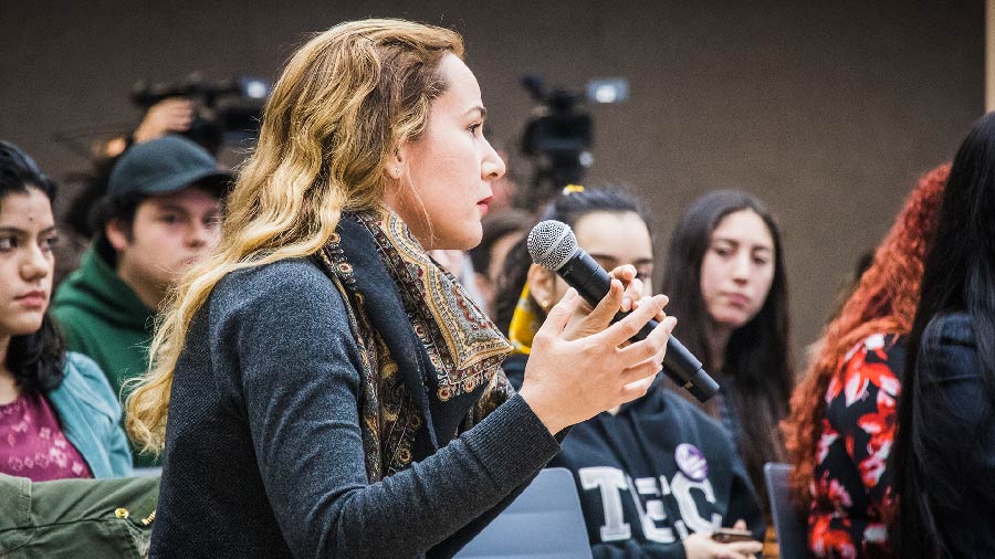 Participante charla de Academia y Feminismo