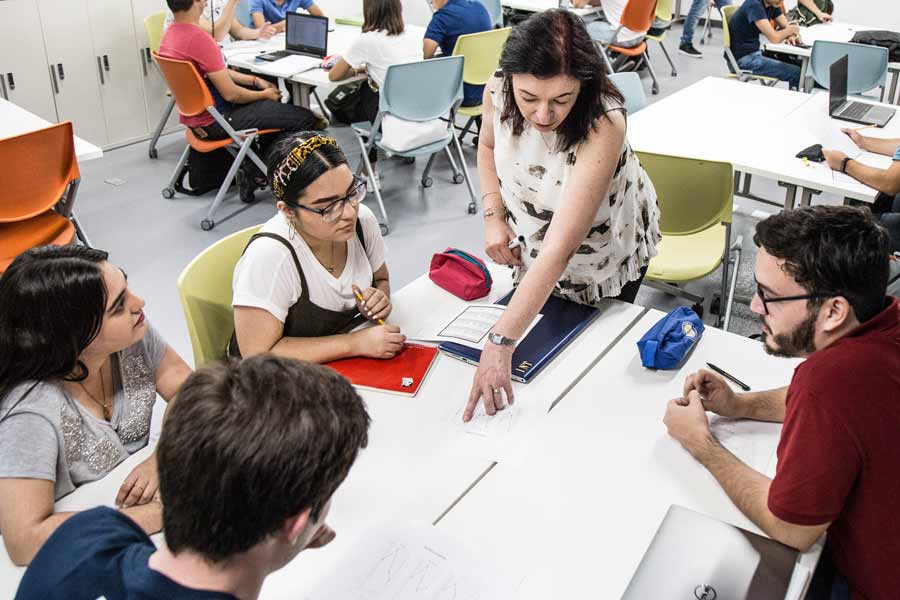 El profesor Tec21 inspira, guía y motiva a sus alumnos