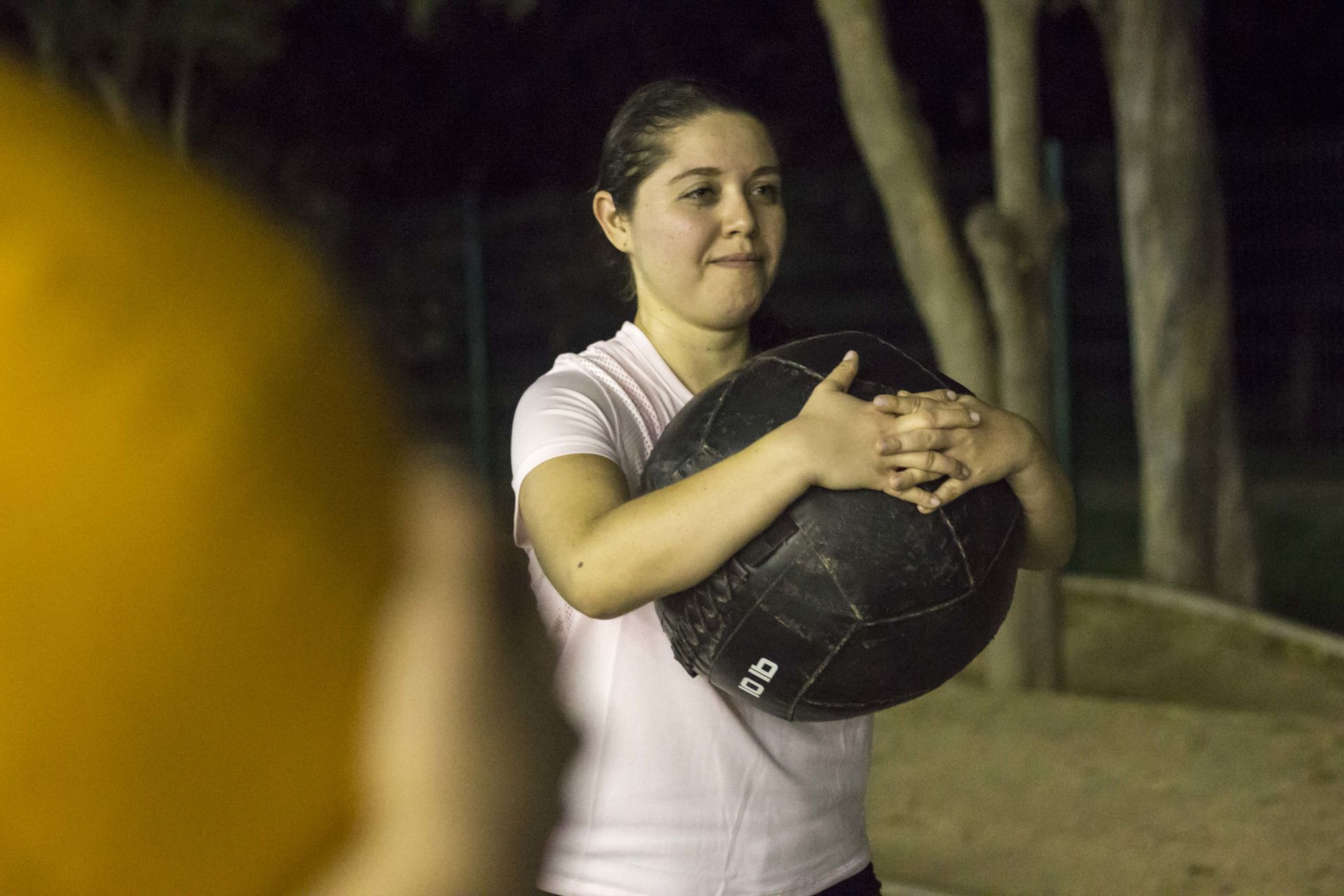 Rosa Carrillo, ejercitándose con su grupo