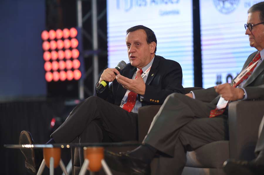  Ignacio Sánchez, rector de la Pontificia Universidad Católica de Chile.