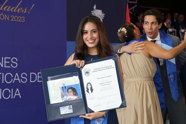 Sara Aguilar, graduada de IIS