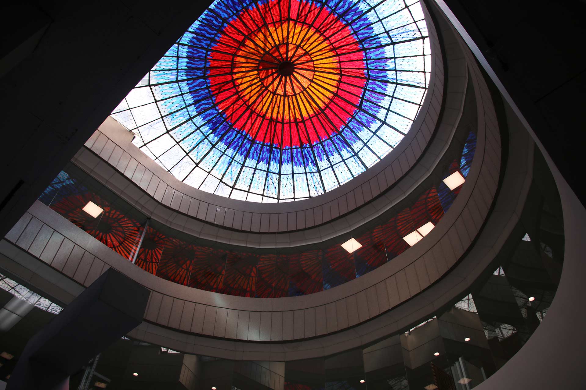 El Sol Pendular se ubica en la parte superior del edificio central de Campus Zacatecas.