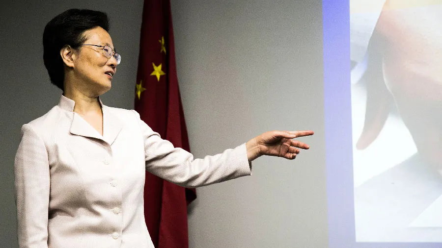 Liang durante su presentación