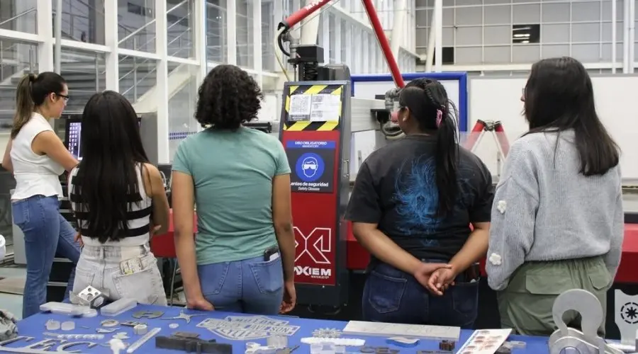 El equipo TecDroid de PrepaTec Querétaro ganó pase al mundial en Houston al obtener el Engineering Inspiration Award. 