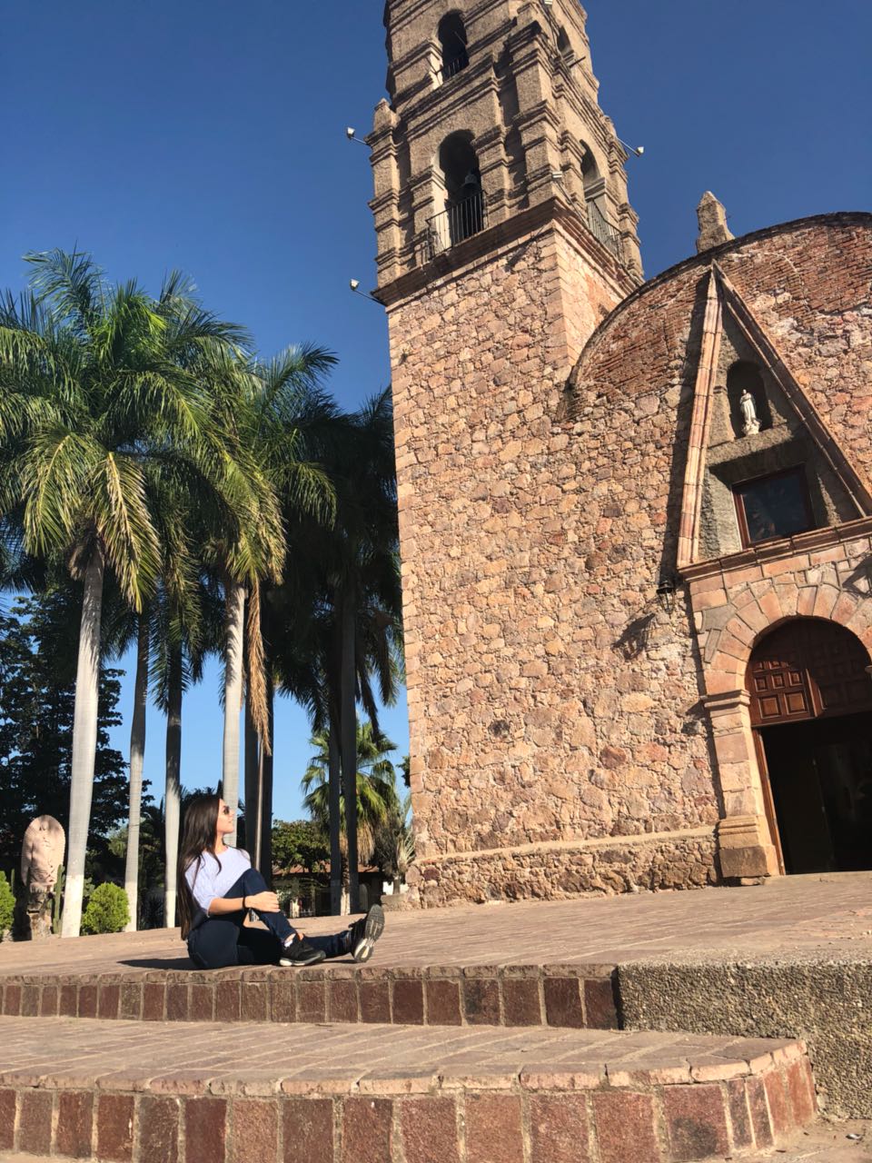 Alejandra en la iglesia de Mocorito