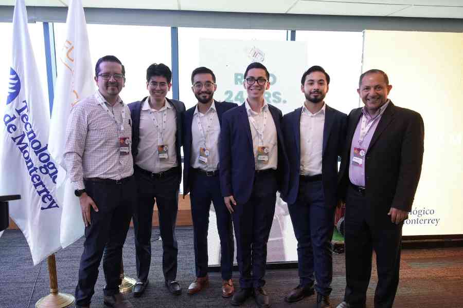 Terralink y asesor del proyecto en Xignux Challengue