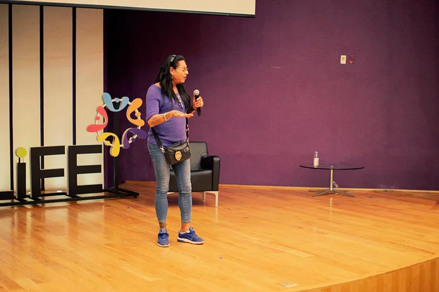 Activista trans Kenya Cuevas habla sobre derechos con estudiantes Tec