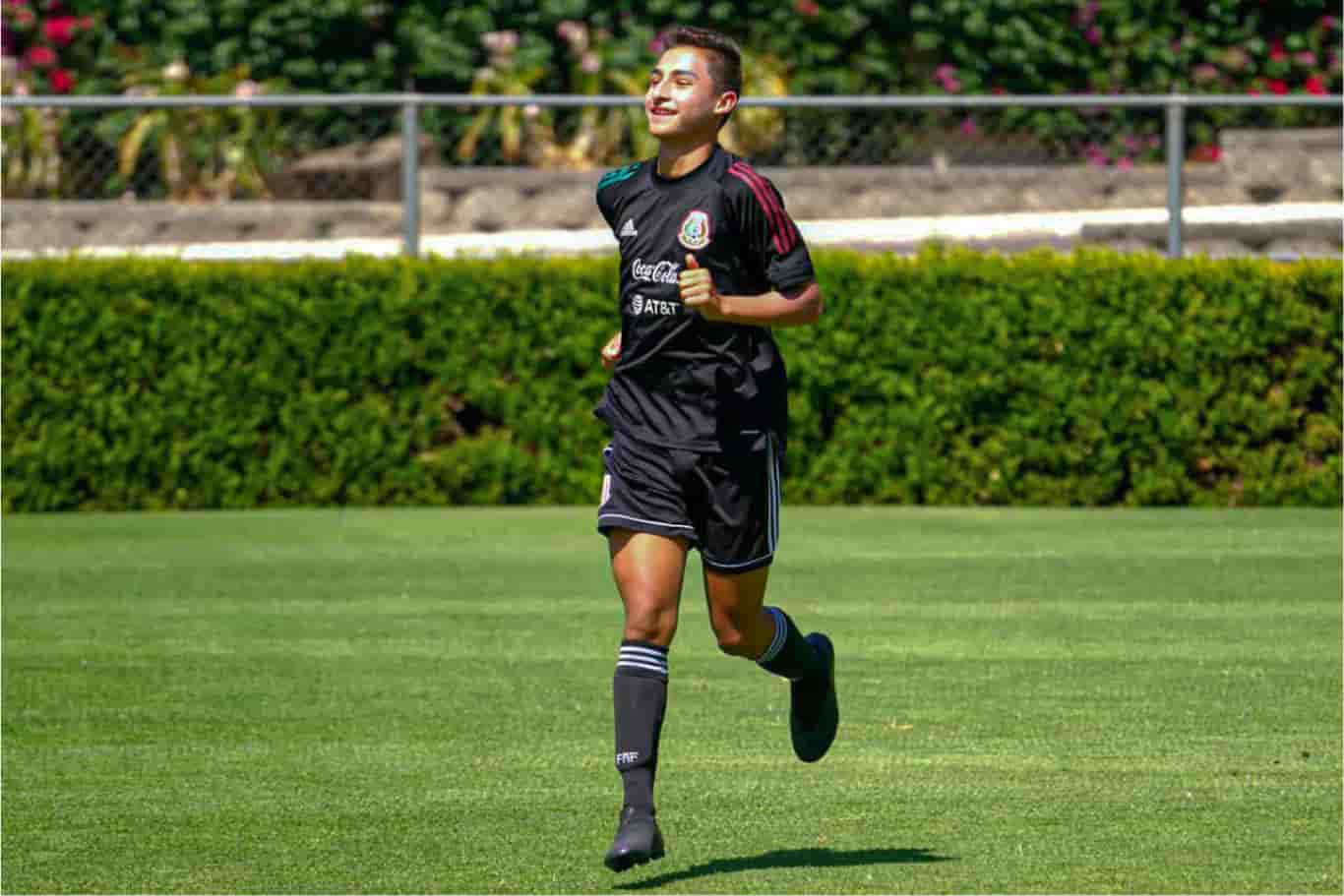 yaro-martìnez-es-jugador-de-tercera-divisiòn-en-mineros-de.zacatecas-campeòn-de-la-liga-municipal-goleador-joven-promesa-futbol